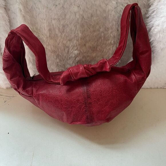 Great American Leather works Cherry red leather embossed knot shoulder bag. - Picture 2 of 13
